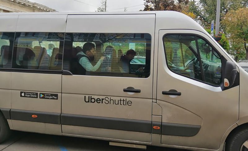 "Нелегалы" Uber Shuttle в Киеве