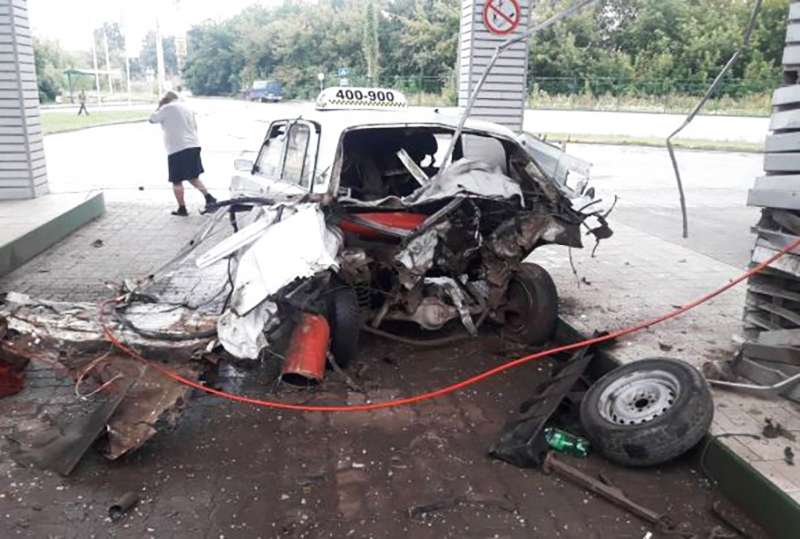 На тернопольской заправке взрывом раскурочило половину такси