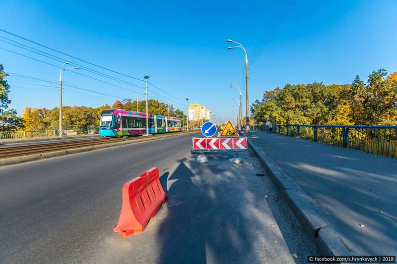 В Киеве на Борщаговке разрушается еще один "уставший" мост. Фото