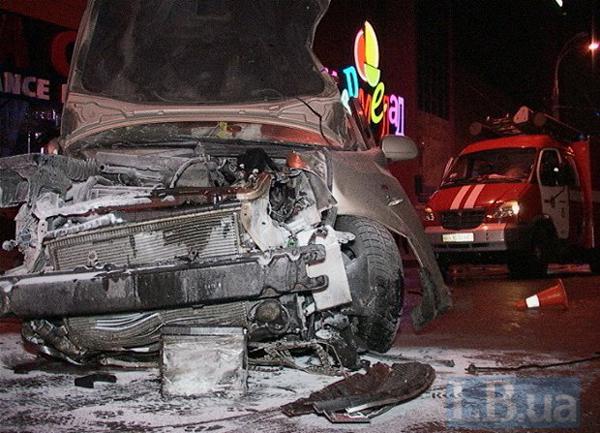 В Киеве на Гетьмана таксист протаранил две машины