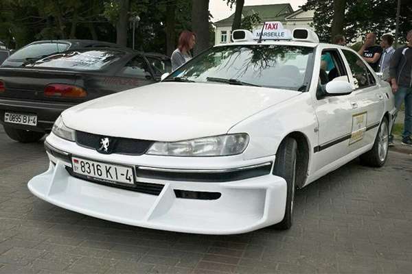 Таксист сделал точную копию Peugeot 406 из фильма Такси